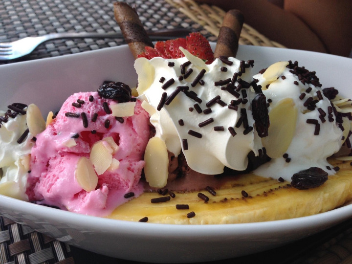 strawberry ice cream scoops