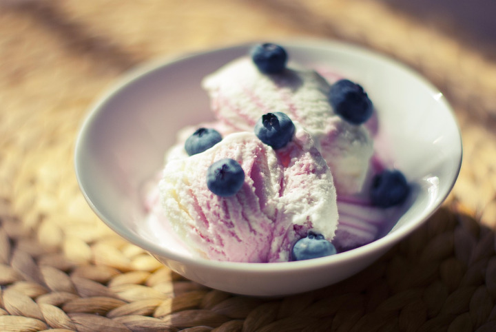 strawberry and vanilla swirl ice cream